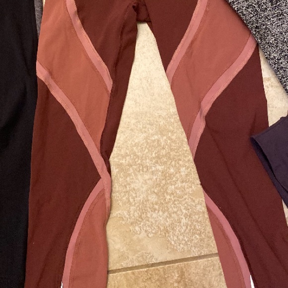 lululemon wild twist mauve 7/8 pant - Picture 2 of 2